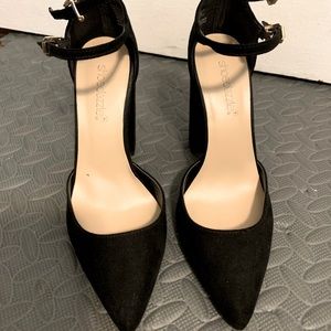 Black dress pumps